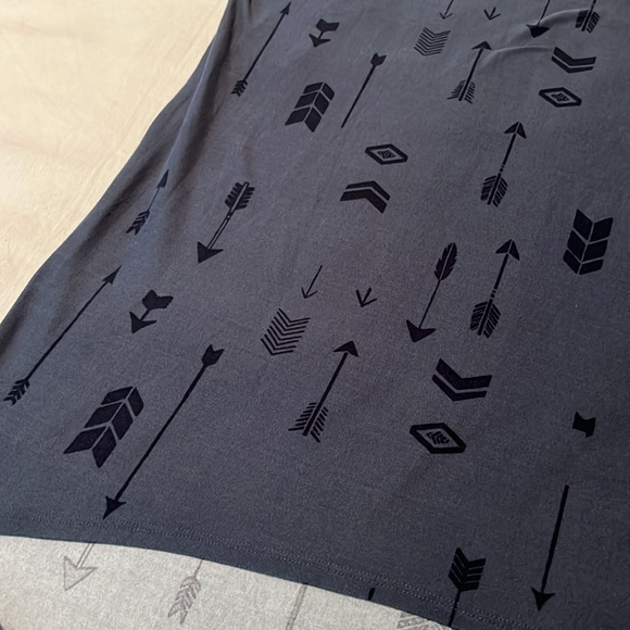 Lularoe arrow top XL - Picture 3 of 11